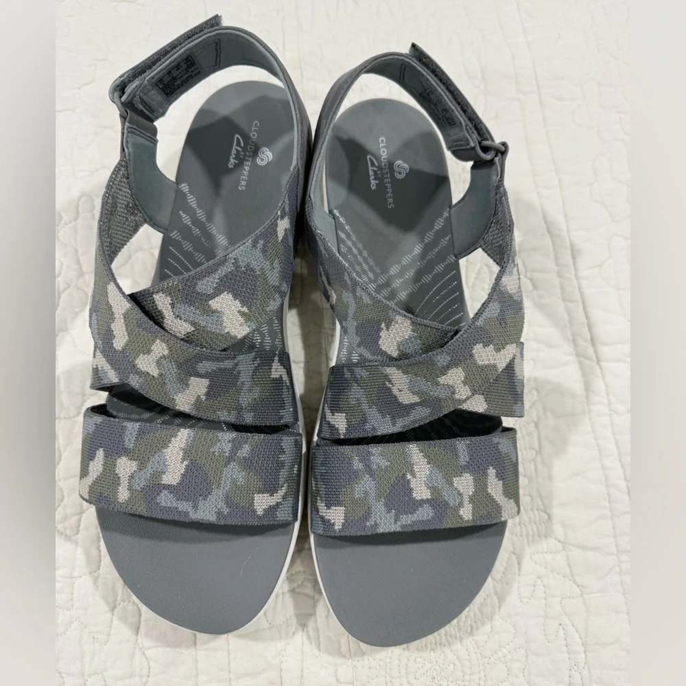 Cloudsteppers by Clarks Gray Sandals Womens/Femmes Size 11 W Camo
